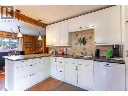 1556 Chasm Road, Clinton, BC - Indoor Photo Showing Kitchen With Double Sink