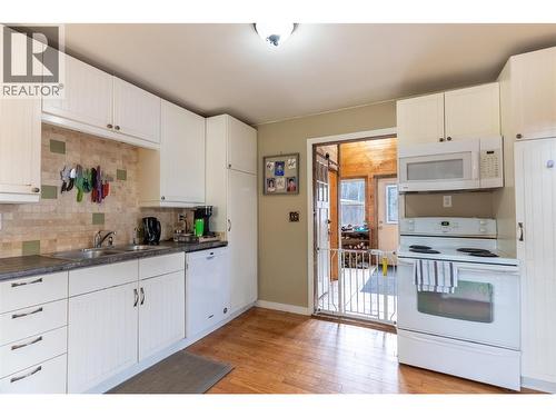 1556 Chasm Road, Clinton, BC - Indoor Photo Showing Kitchen With Double Sink