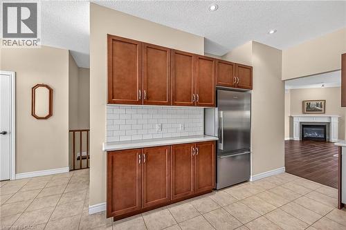 18 Ecker Lane, Hamilton, ON - Indoor Photo Showing Kitchen