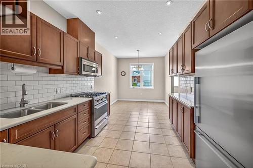 18 Ecker Lane, Hamilton, ON - Indoor Photo Showing Kitchen With Stainless Steel Kitchen With Double Sink With Upgraded Kitchen