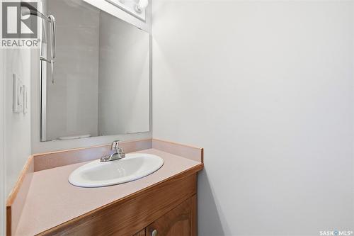 11 Columbia Drive, Saskatoon, SK - Indoor Photo Showing Bathroom