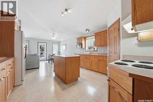 11 Columbia Drive, Saskatoon, SK - Indoor Photo Showing Kitchen