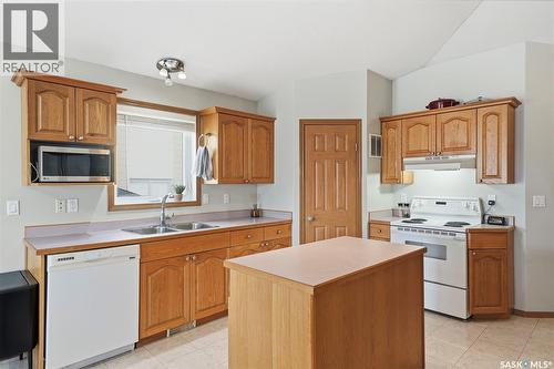 11 Columbia Drive, Saskatoon, SK - Indoor Photo Showing Kitchen With Double Sink