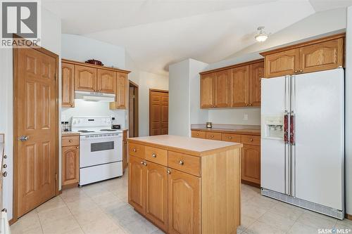 11 Columbia Drive, Saskatoon, SK - Indoor Photo Showing Kitchen