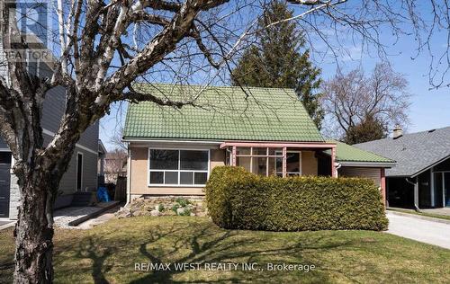 32 Broadleaf Road, Toronto, ON - Outdoor