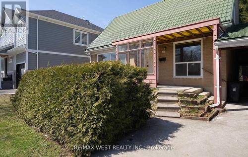 32 Broadleaf Road, Toronto, ON - Outdoor