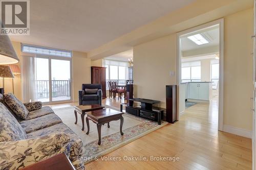 1402 - 442 Maple Avenue, Burlington (Brant), ON - Indoor Photo Showing Living Room