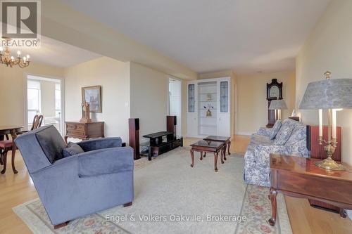1402 - 442 Maple Avenue, Burlington (Brant), ON - Indoor Photo Showing Living Room