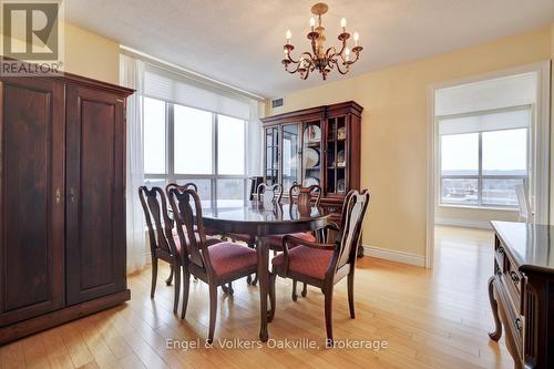 1402 - 442 Maple Avenue, Burlington (Brant), ON - Indoor Photo Showing Dining Room