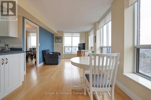 1402 - 442 Maple Avenue, Burlington (Brant), ON - Indoor Photo Showing Dining Room