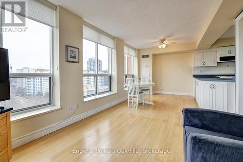 1402 - 442 Maple Avenue, Burlington (Brant), ON - Indoor