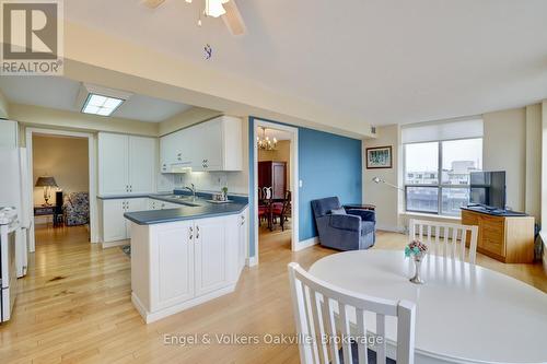 1402 - 442 Maple Avenue, Burlington (Brant), ON - Indoor