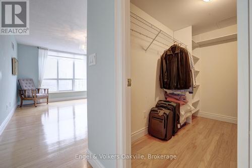 1402 - 442 Maple Avenue, Burlington (Brant), ON - Indoor