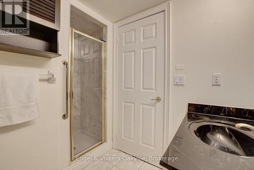 1402 - 442 Maple Avenue, Burlington (Brant), ON - Indoor Photo Showing Laundry Room