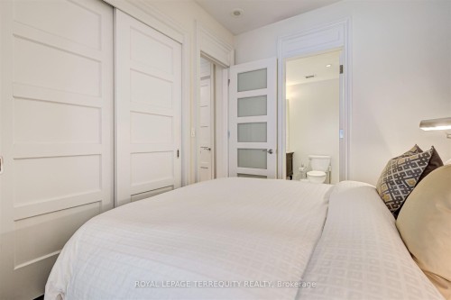 332-22 Leader Lane, Toronto, ON - Indoor Photo Showing Bedroom