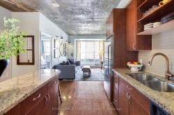 718-1005 King Street WToronto, ON M6K 3M8