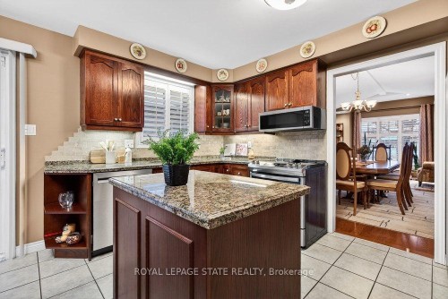 128 Nugent Drive, Hamilton, ON - Indoor Photo Showing Kitchen