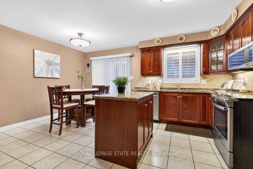 128 Nugent Drive, Hamilton, ON - Indoor Photo Showing Kitchen