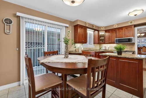 128 Nugent Drive, Hamilton, ON - Indoor Photo Showing Dining Room