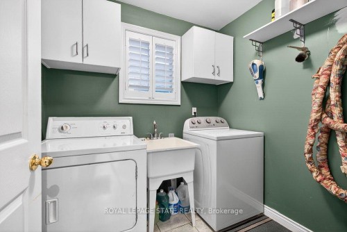 128 Nugent Drive, Hamilton, ON - Indoor Photo Showing Laundry Room