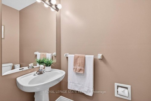 128 Nugent Drive, Hamilton, ON - Indoor Photo Showing Bathroom