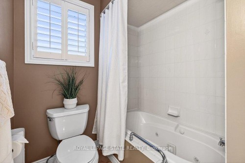 128 Nugent Drive, Hamilton, ON - Indoor Photo Showing Bathroom