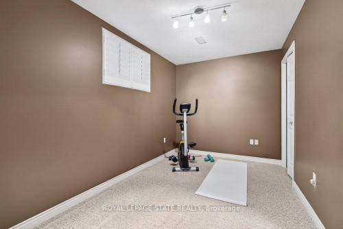 128 Nugent Drive, Hamilton, ON - Indoor Photo Showing Other Room