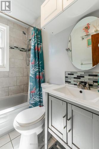 118 Julian Avenue, Hamilton, ON - Indoor Photo Showing Bathroom