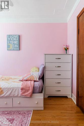 118 Julian Avenue, Hamilton, ON - Indoor Photo Showing Bedroom