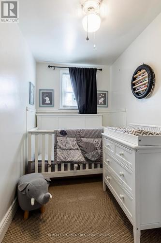 118 Julian Avenue, Hamilton, ON - Indoor Photo Showing Bedroom
