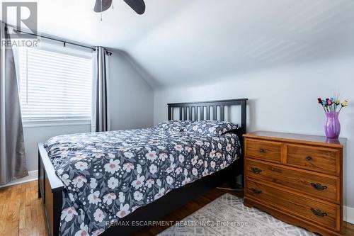 118 Julian Avenue, Hamilton, ON - Indoor Photo Showing Bedroom
