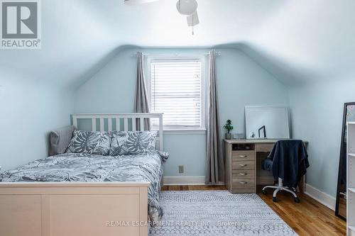 118 Julian Avenue, Hamilton, ON - Indoor Photo Showing Bedroom
