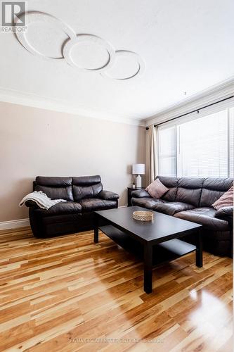 118 Julian Avenue, Hamilton, ON - Indoor Photo Showing Living Room
