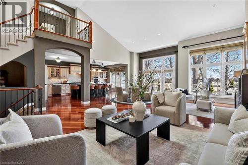 35 Scullers Way Unit# 2, St. Catharines, ON - Indoor Photo Showing Living Room