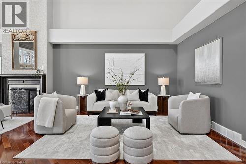 35 Scullers Way Unit# 2, St. Catharines, ON - Indoor Photo Showing Living Room