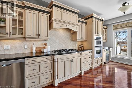 35 Scullers Way Unit# 2, St. Catharines, ON - Indoor Photo Showing Kitchen With Upgraded Kitchen