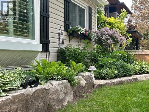 220 Townsend Avenue, Burlington, ON - Outdoor