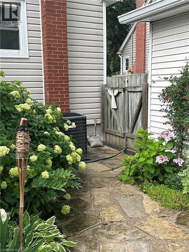 220 Townsend Avenue, Burlington, ON - Outdoor