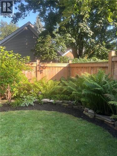 220 Townsend Avenue, Burlington, ON - Outdoor