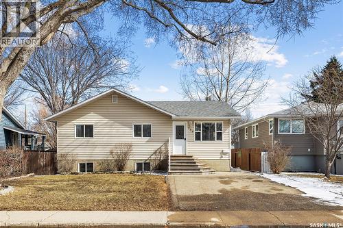 359 4Th Avenue Se, Swift Current, SK - Outdoor