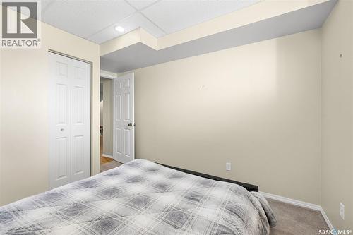 359 4Th Avenue Se, Swift Current, SK - Indoor Photo Showing Bedroom