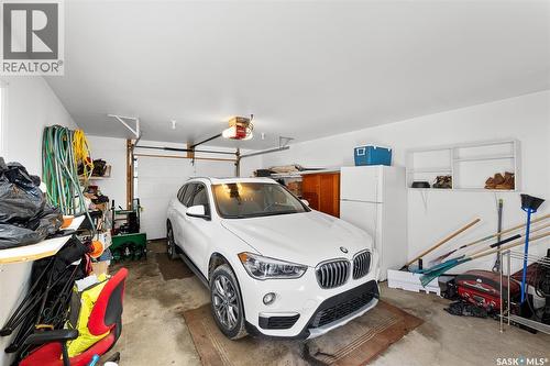 359 4Th Avenue Se, Swift Current, SK - Indoor Photo Showing Garage