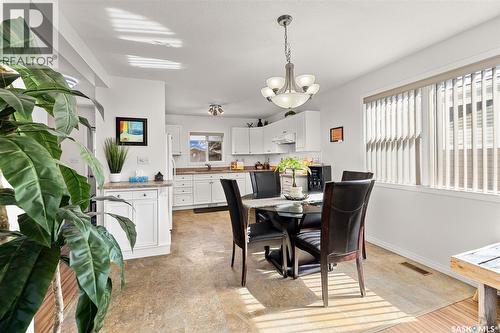 359 4Th Avenue Se, Swift Current, SK - Indoor Photo Showing Dining Room