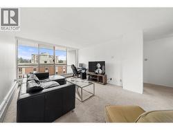 2016 FULLERTON AVENUE  North Vancouver, BC V7P 3E6