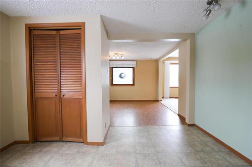 15 Third Avenue, Teulon, MB - Indoor Photo Showing Other Room