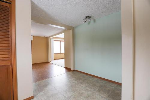 15 Third Avenue, Teulon, MB - Indoor Photo Showing Other Room