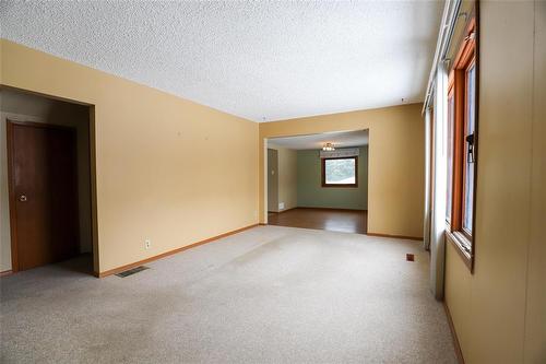 15 Third Avenue, Teulon, MB - Indoor Photo Showing Other Room