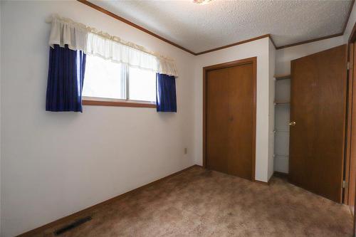 15 Third Avenue, Teulon, MB - Indoor Photo Showing Other Room