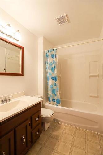 15 Third Avenue, Teulon, MB - Indoor Photo Showing Bathroom