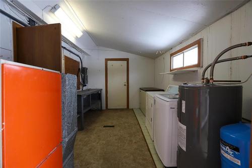 15 Third Avenue, Teulon, MB - Indoor Photo Showing Laundry Room